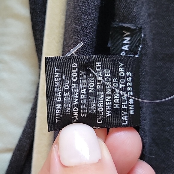 Nwt NEW YORK & COMPANY GREY TWIST FRONT 3/4 SLEEVE SILK TOP SMALL - Picture 11 of 13